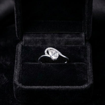 A gentle curve that flows with effortless elegance, the Celene Flow Ring captures the beauty of movement in its most refined form. The softly arched design embraces a radiant stone, creating a delicate sparkle that feels both modern and timeless.