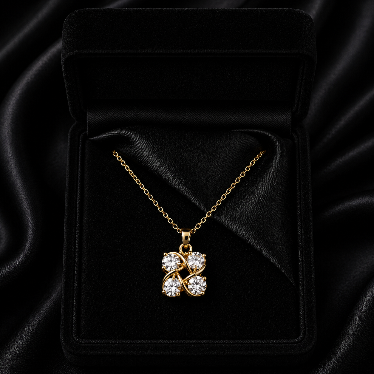 A delicate clover-inspired pendant adorned with soft lavender-toned crystals, this necklace carries a subtle sparkle that feels elegant, dreamy, and effortlessly charming. Its minimal silhouette and graceful shine make it a timeless everyday piece with a gentle romantic touch.